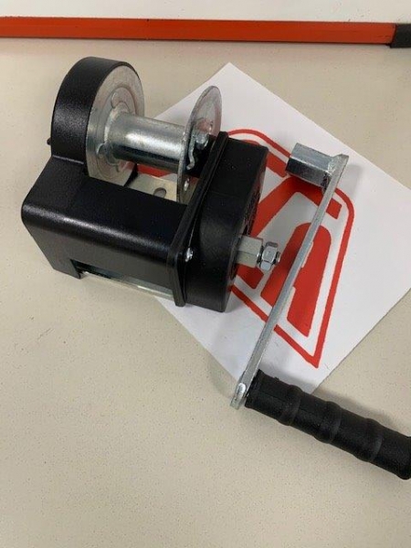 Small hand crank winch with brake